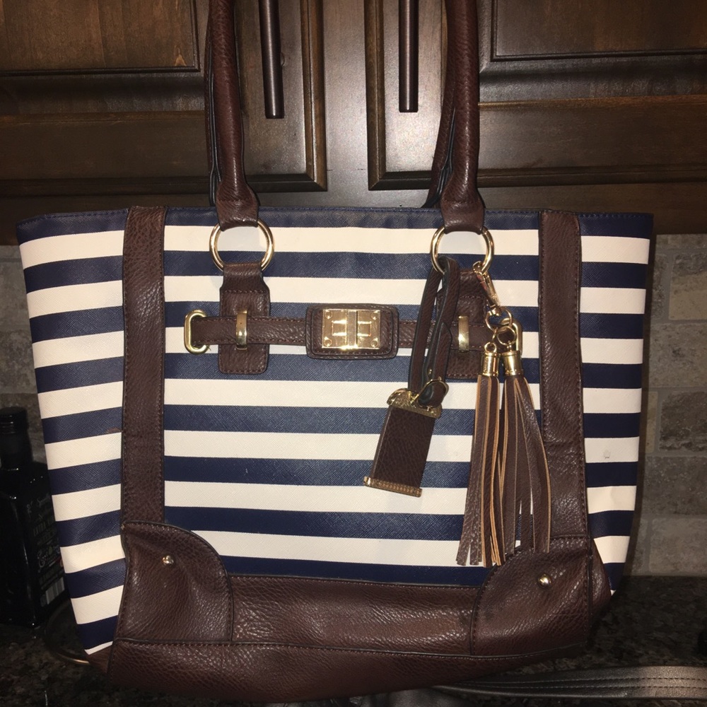 Conseal and carry purse